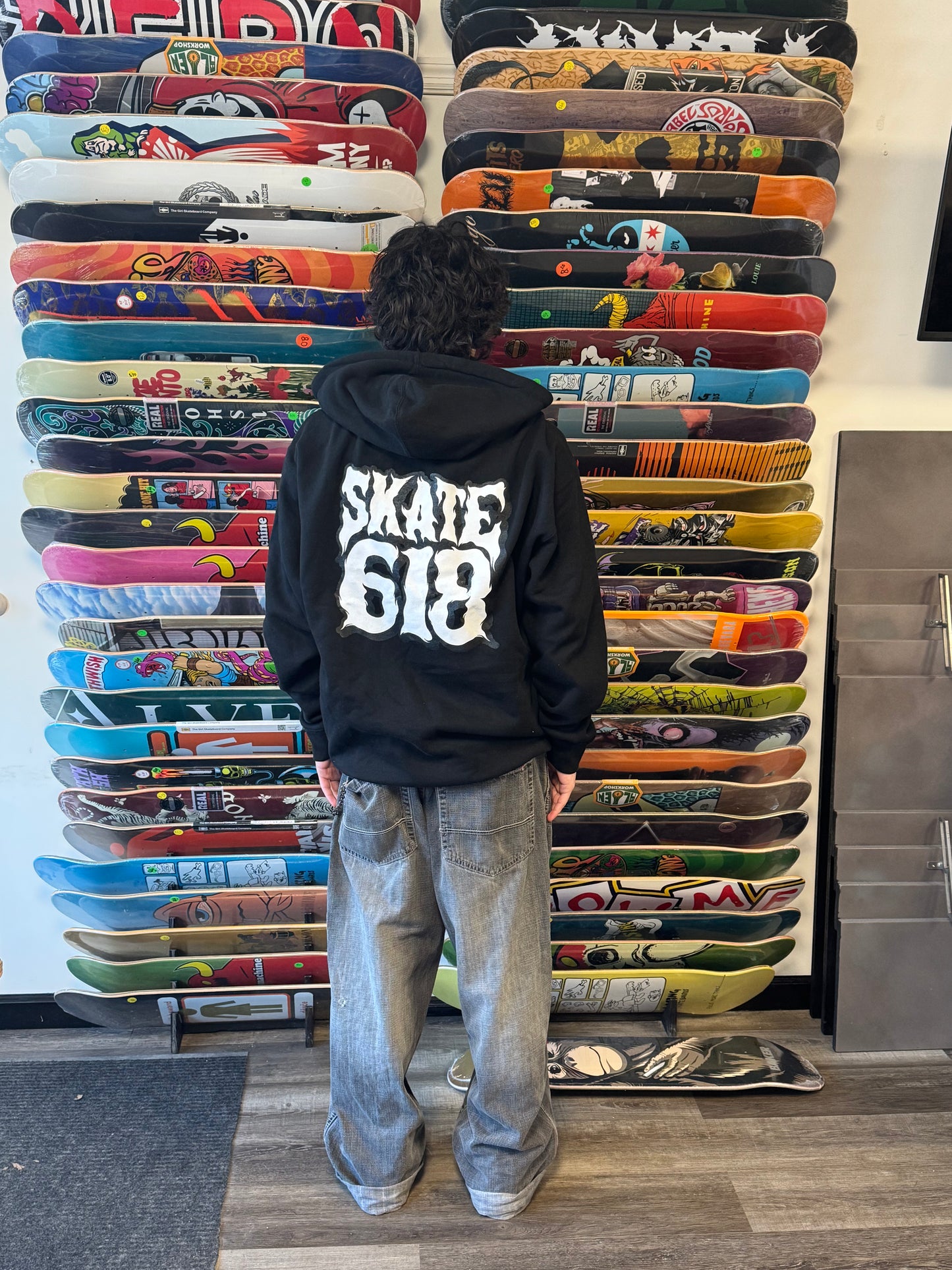 SKATE 618 STACKED LOGO ZIPUP HOODIE BLACK